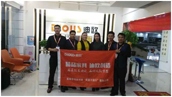 郑州中博麻豆精品乱码一二三区别蜜臀在线代表与麻豆精品乱码一二三区别蜜臀在线集团代表合影