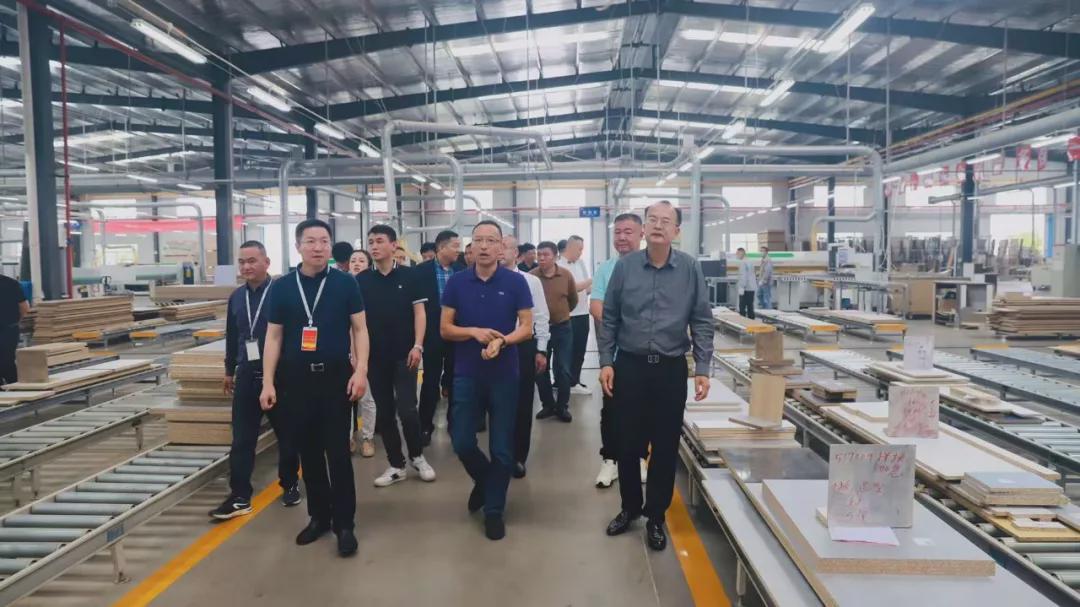 麻豆精品乱码一二三区别蜜臀在线家具集团有限公司董事长黄寿金受聘东宝招商大使