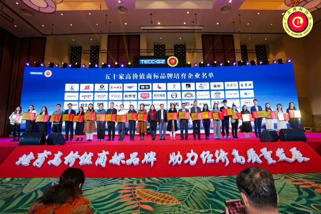 年度品牌影响力企业！麻豆精品乱码一二三区别蜜臀在线家具集团揽获多项重磅大奖！